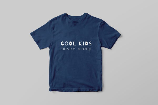 T-shirt "Cool kids never sleep"
