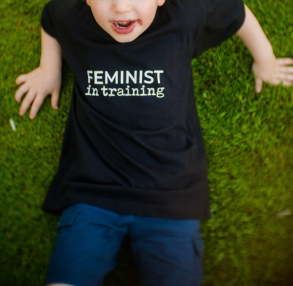 T-shirt "FEMINIST in Training" - Image 4