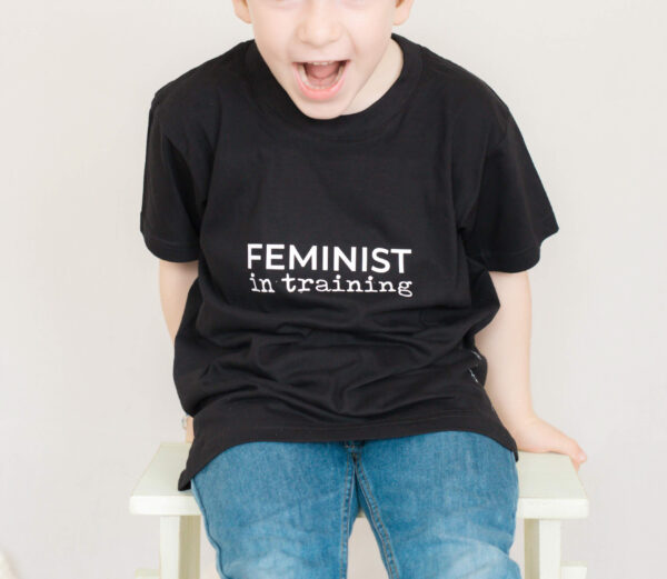 T-shirt "FEMINIST in Training" - Image 2